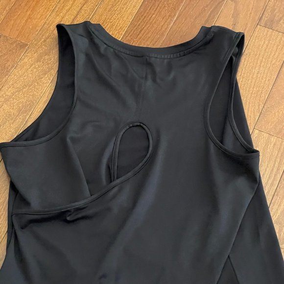 New Halara Black Sports Top Keyhole Opening in Back Size XS - Picture 6 of 8